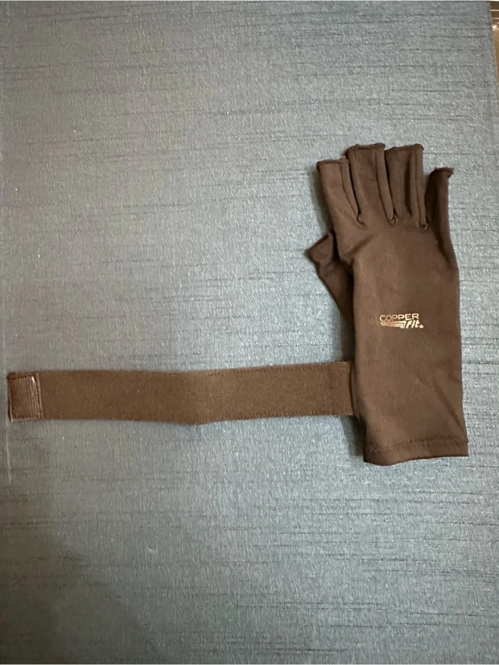 COPPER FIT Women’s Black Compression Fingerless Gloves—Size S/M